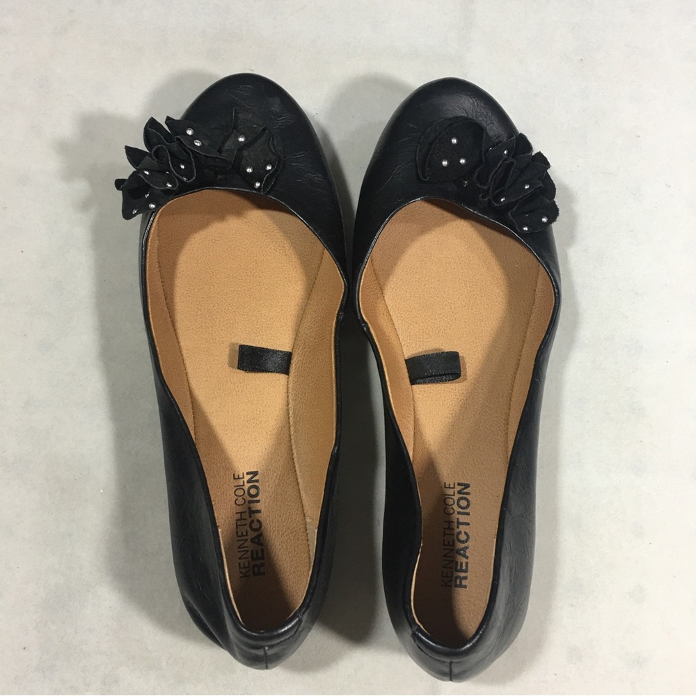 Kenneth Cole Reaction Black Floral Flats Size 6